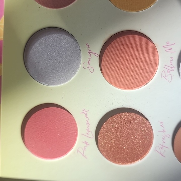 Eyeshadow makeup palate - Picture 7 of 9